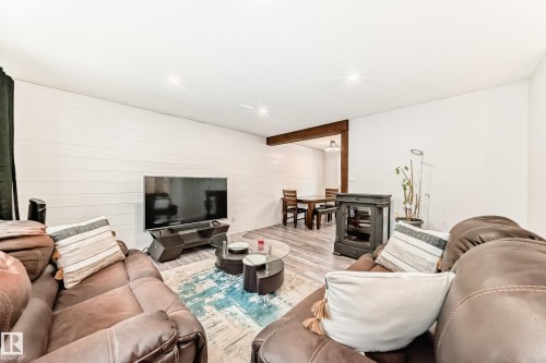 6 Beacon Crescent, St. Albert, AB - Indoor Photo Showing Living Room