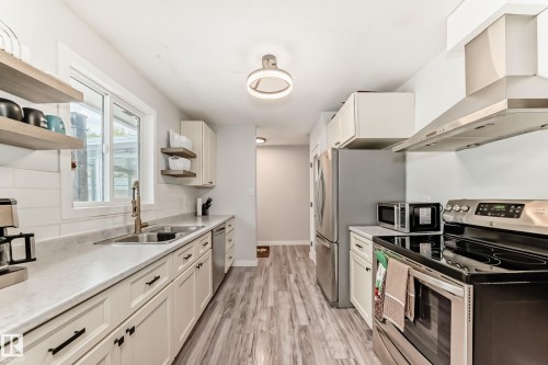 6 Beacon Crescent, St. Albert, AB - Indoor Photo Showing Kitchen With Double Sink