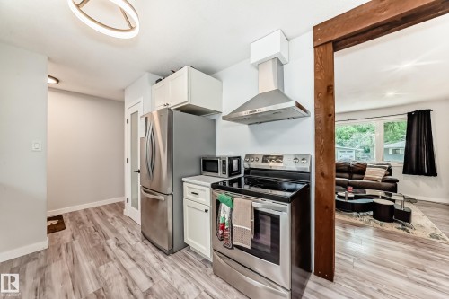 6 Beacon Crescent, St. Albert, AB - Indoor Photo Showing Kitchen