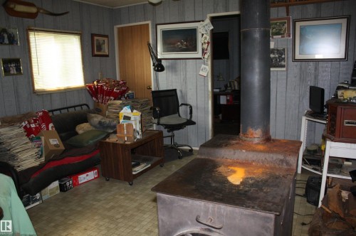 5014 49 Avenue, Egremont, AB - Indoor