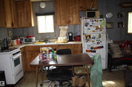5014 49 Avenue, Egremont, AB - Indoor Photo Showing Kitchen With Double Sink
