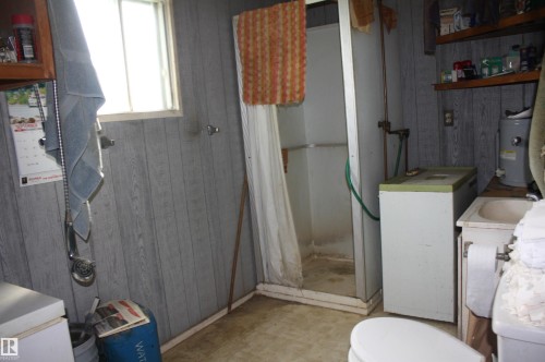 5014 49 Avenue, Egremont, AB - Indoor Photo Showing Bathroom