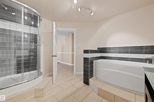 601 10106 105 Street, Edmonton, AB - Indoor Photo Showing Bathroom