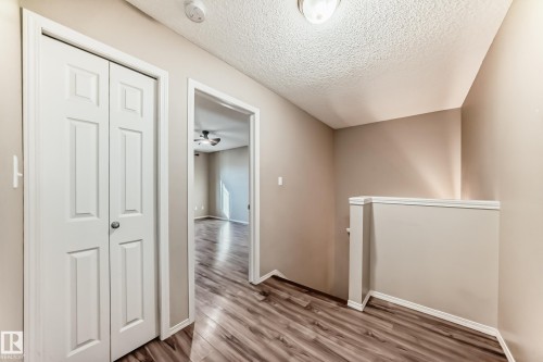 34 2021 Grantham Court, Edmonton, AB - Indoor Photo Showing Other Room