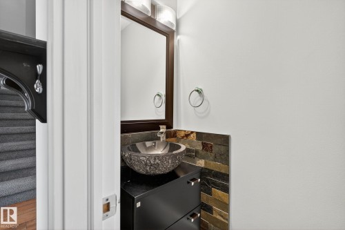 146 Callingwood Place, Edmonton, AB - Indoor Photo Showing Bathroom