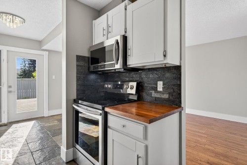 146 Callingwood Place, Edmonton, AB - Indoor Photo Showing Kitchen