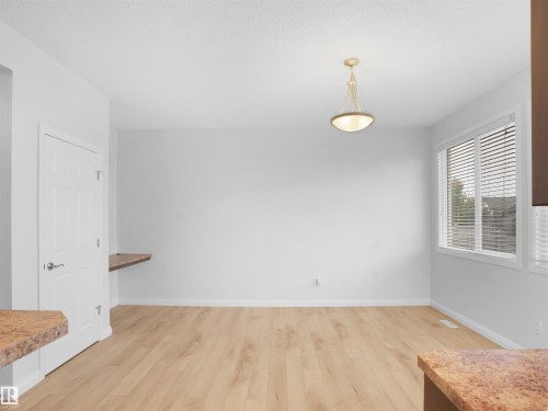 2533 Cole Crescent, Edmonton, AB - Indoor Photo Showing Other Room