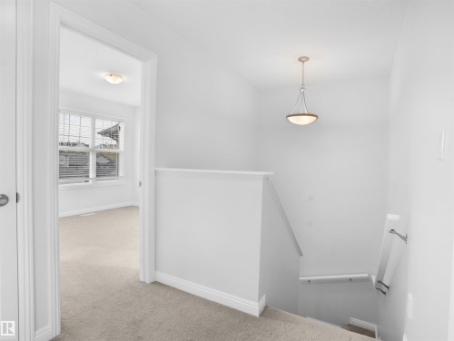 2533 Cole Crescent, Edmonton, AB - Indoor Photo Showing Other Room