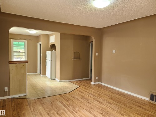 12414 90 Street, Edmonton, AB - Indoor Photo Showing Other Room