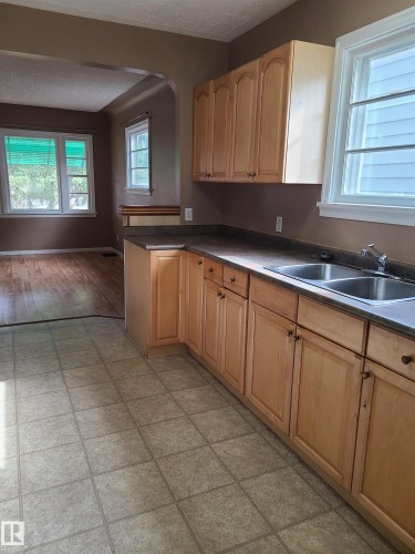 12414 90 Street, Edmonton, AB - Indoor Photo Showing Kitchen With Double Sink