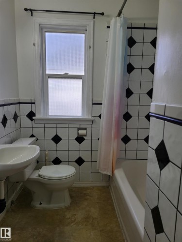 12414 90 Street, Edmonton, AB - Indoor Photo Showing Bathroom
