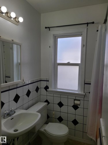 12414 90 Street, Edmonton, AB - Indoor Photo Showing Bathroom
