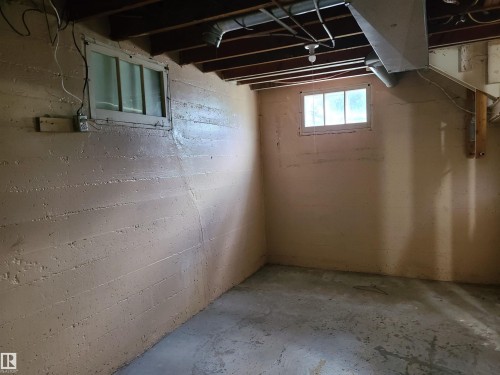 12414 90 Street, Edmonton, AB - Indoor Photo Showing Other Room