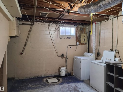 12414 90 Street, Edmonton, AB - Indoor Photo Showing Laundry Room