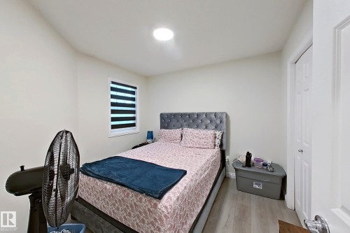3008 24 Avenue, Edmonton, AB - Indoor Photo Showing Bedroom
