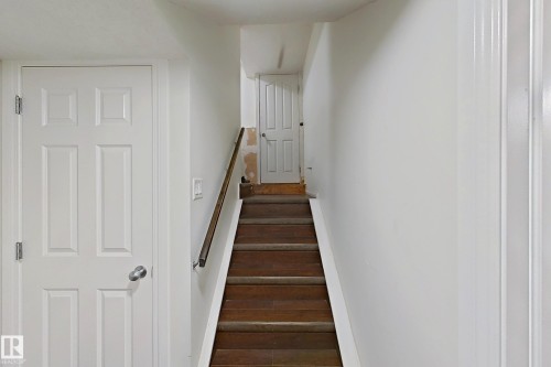 3008 24 Avenue, Edmonton, AB - Indoor Photo Showing Other Room