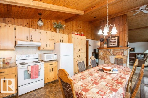 16 Maple Cresent, Rural Westlock County, AB - Indoor Photo Showing Kitchen