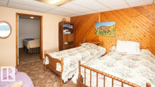 16 Maple Cresent, Rural Westlock County, AB - Indoor Photo Showing Bedroom