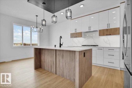 12 Edgefield Way, St. Albert, AB - Indoor Photo Showing Kitchen With Upgraded Kitchen