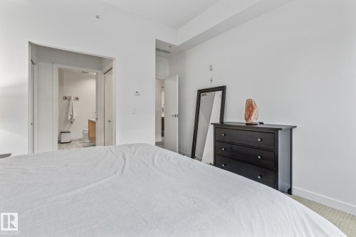 106 2504 109 Street, Edmonton, AB - Indoor Photo Showing Bedroom