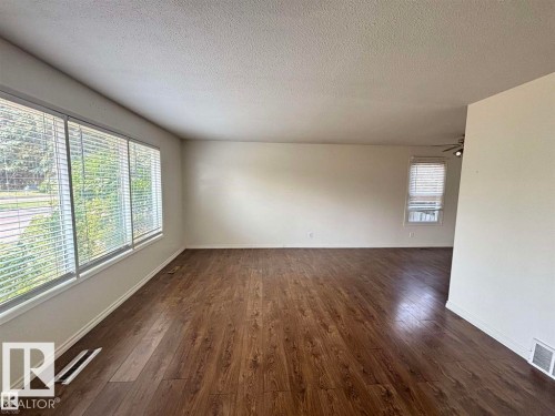 Edmonton, AB - Indoor Photo Showing Other Room