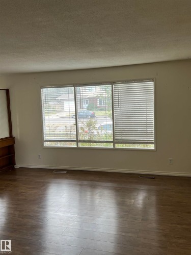 Edmonton, AB - Indoor Photo Showing Other Room