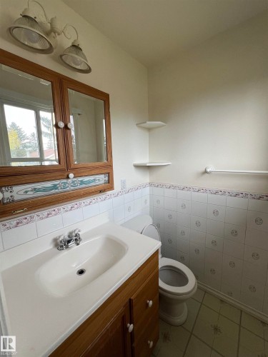 Edmonton, AB - Indoor Photo Showing Bathroom