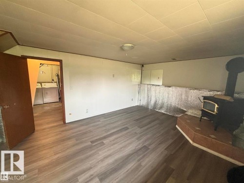 Edmonton, AB - Indoor Photo Showing Other Room