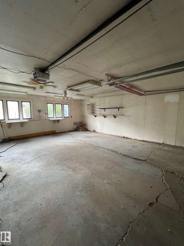 Edmonton, AB - Indoor Photo Showing Garage