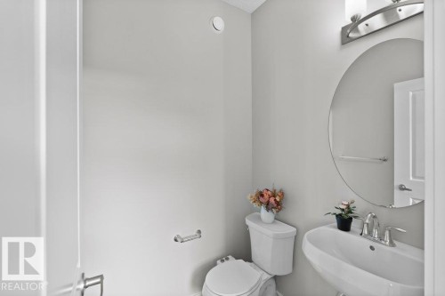 2269 Glenridding Boulevard, Edmonton, AB - Indoor Photo Showing Bathroom