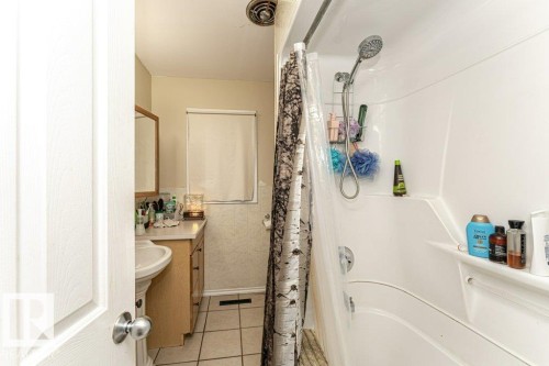 8539 Connors Road, Edmonton, AB - Indoor Photo Showing Bathroom