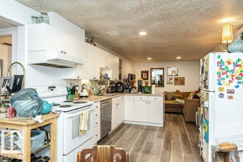 8539 Connors Road, Edmonton, AB - Indoor Photo Showing Kitchen