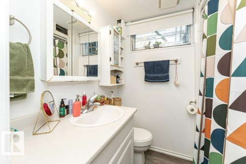 8539 Connors Road, Edmonton, AB - Indoor Photo Showing Bathroom