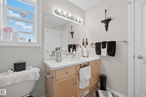 11236 84 Street, Edmonton, AB - Indoor Photo Showing Bathroom