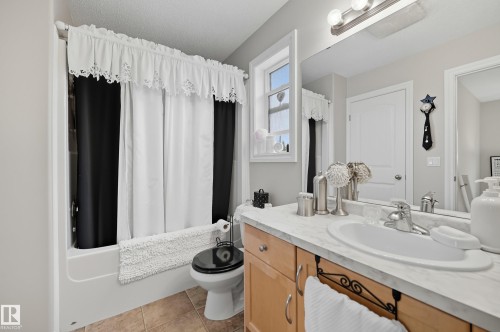 11236 84 Street, Edmonton, AB - Indoor Photo Showing Bathroom