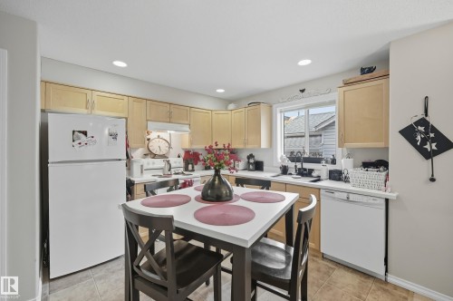 11236 84 Street, Edmonton, AB - Indoor