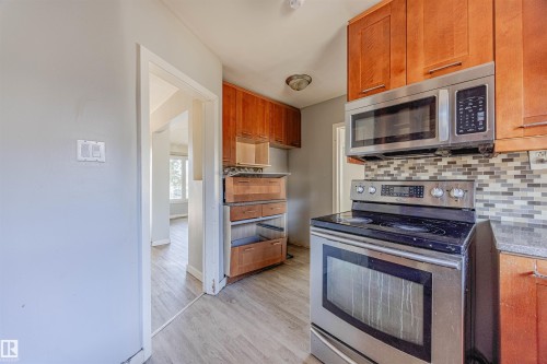 11715 139 Street, Edmonton, AB - Indoor Photo Showing Kitchen