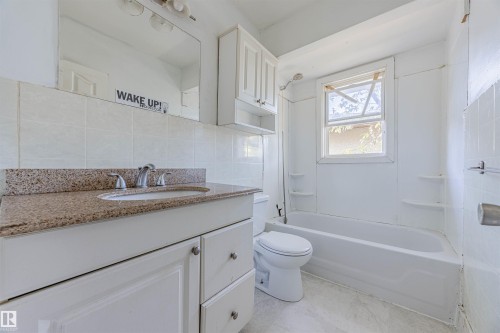11715 139 Street, Edmonton, AB - Indoor Photo Showing Bathroom