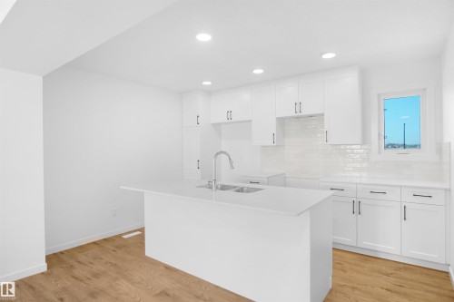 5142 River'S Edge Way, Edmonton, AB - Indoor Photo Showing Kitchen With Double Sink With Upgraded Kitchen