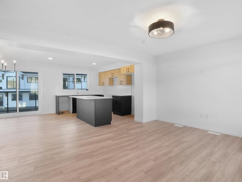 62 525 Secord Boulevard, Edmonton, AB - Indoor Photo Showing Kitchen