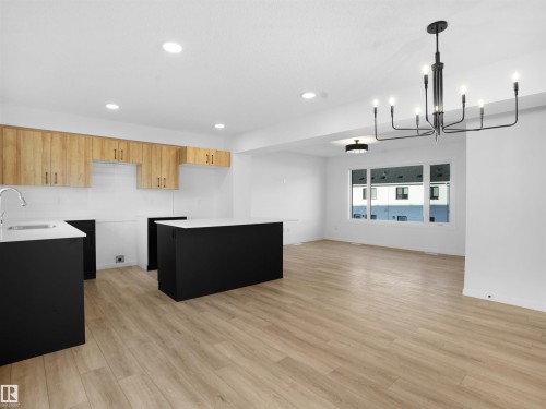 62 525 Secord Boulevard, Edmonton, AB - Indoor Photo Showing Kitchen