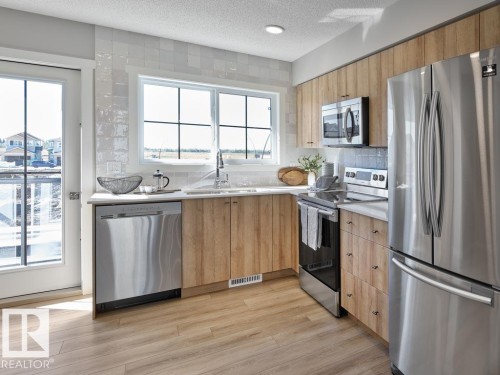84 1025 Secord Promenade, Edmonton, AB - Indoor Photo Showing Kitchen