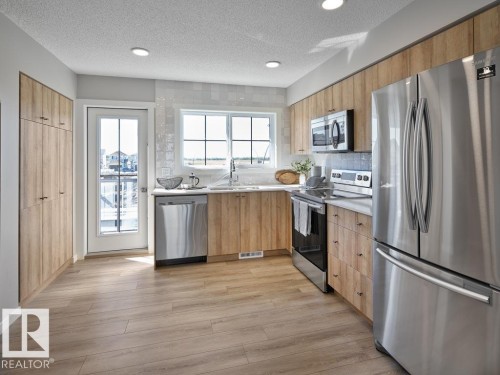 84 1025 Secord Promenade, Edmonton, AB - Indoor Photo Showing Kitchen