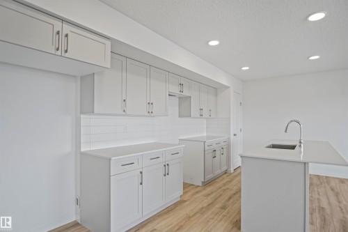 17 19904 31 Avenue, Edmonton, AB - Indoor Photo Showing Kitchen