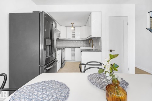 3867 85 Street, Edmonton, AB - Indoor Photo Showing Kitchen
