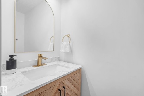 3867 85 Street, Edmonton, AB - Indoor Photo Showing Bathroom