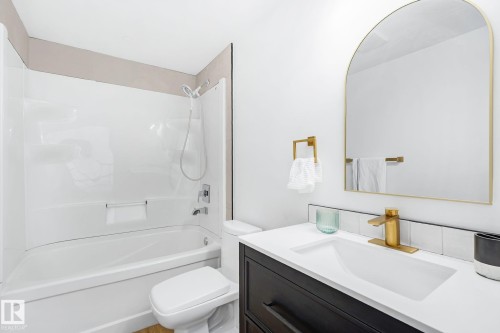 3867 85 Street, Edmonton, AB - Indoor Photo Showing Bathroom
