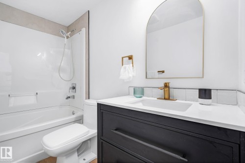 3867 85 Street, Edmonton, AB - Indoor Photo Showing Bathroom