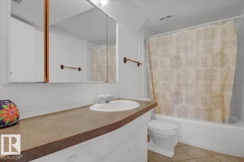 11914 40 Street, Edmonton, AB - Indoor Photo Showing Bathroom