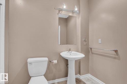 36 3003 34 Avenue, Edmonton, AB - Indoor Photo Showing Bathroom